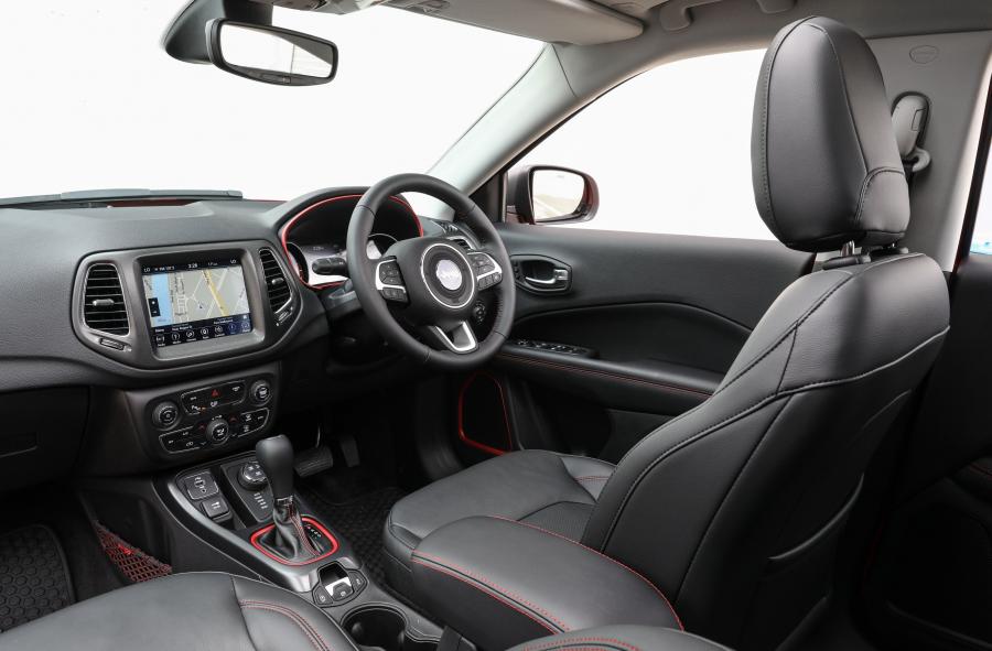 Интерьер Jeep Compass Trailhawk (MP) 2017 года  (AU) (фото 13 из 46)